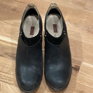 Low heel olukai leather heels, size 10